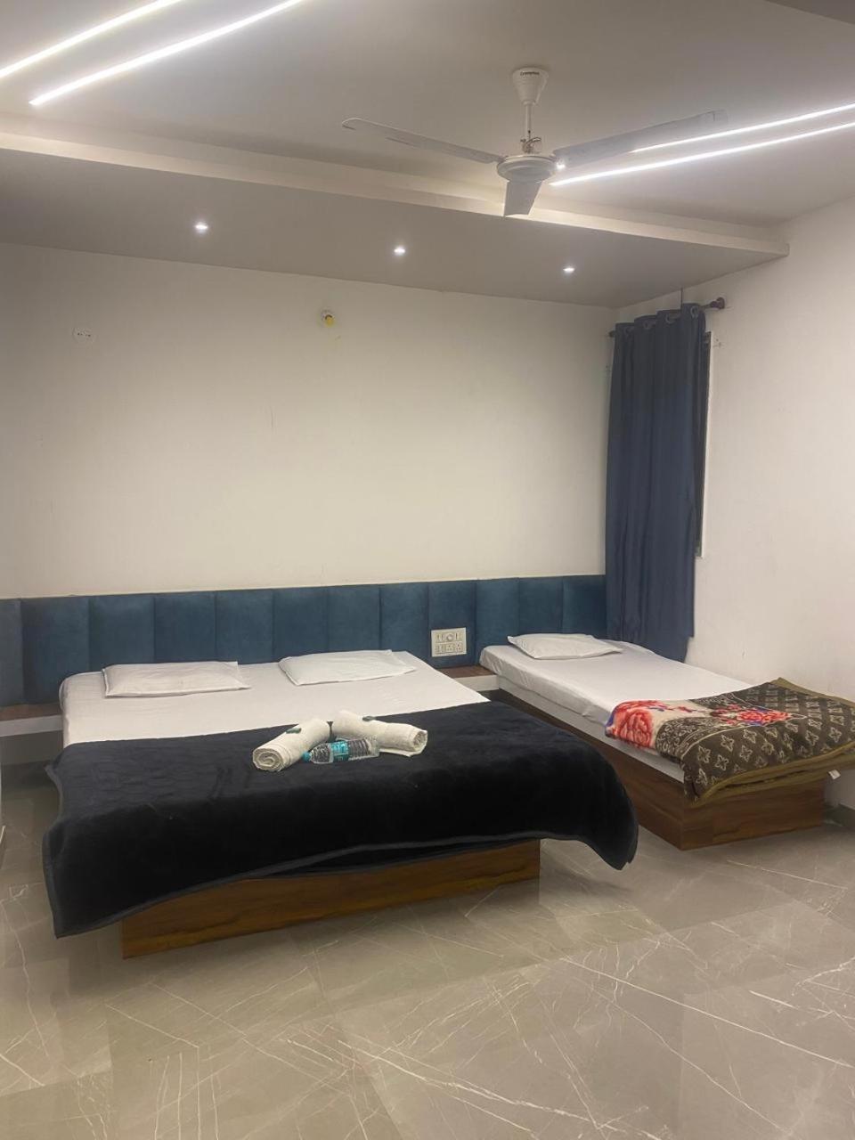 Maharaja Guest House Nashikkar Akalkot Luaran gambar