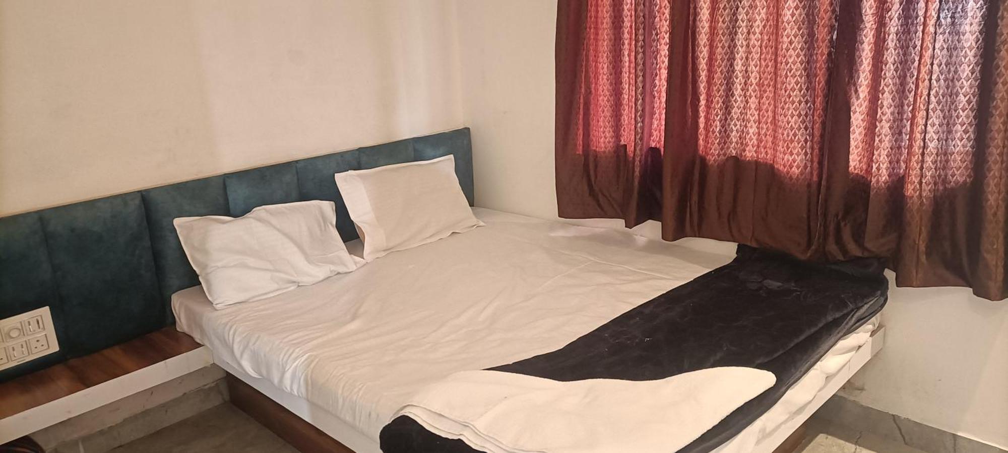 Maharaja Guest House Nashikkar Akalkot Luaran gambar