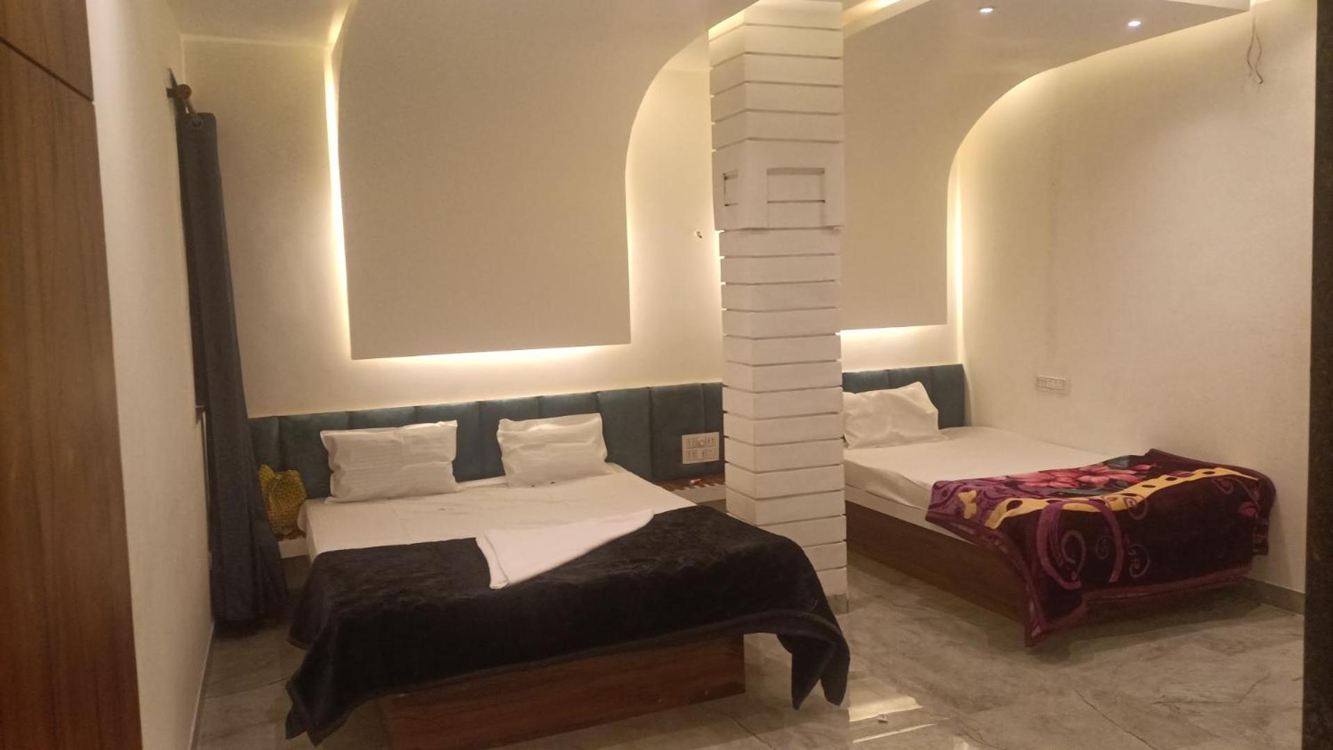 Maharaja Guest House Nashikkar Akalkot Luaran gambar
