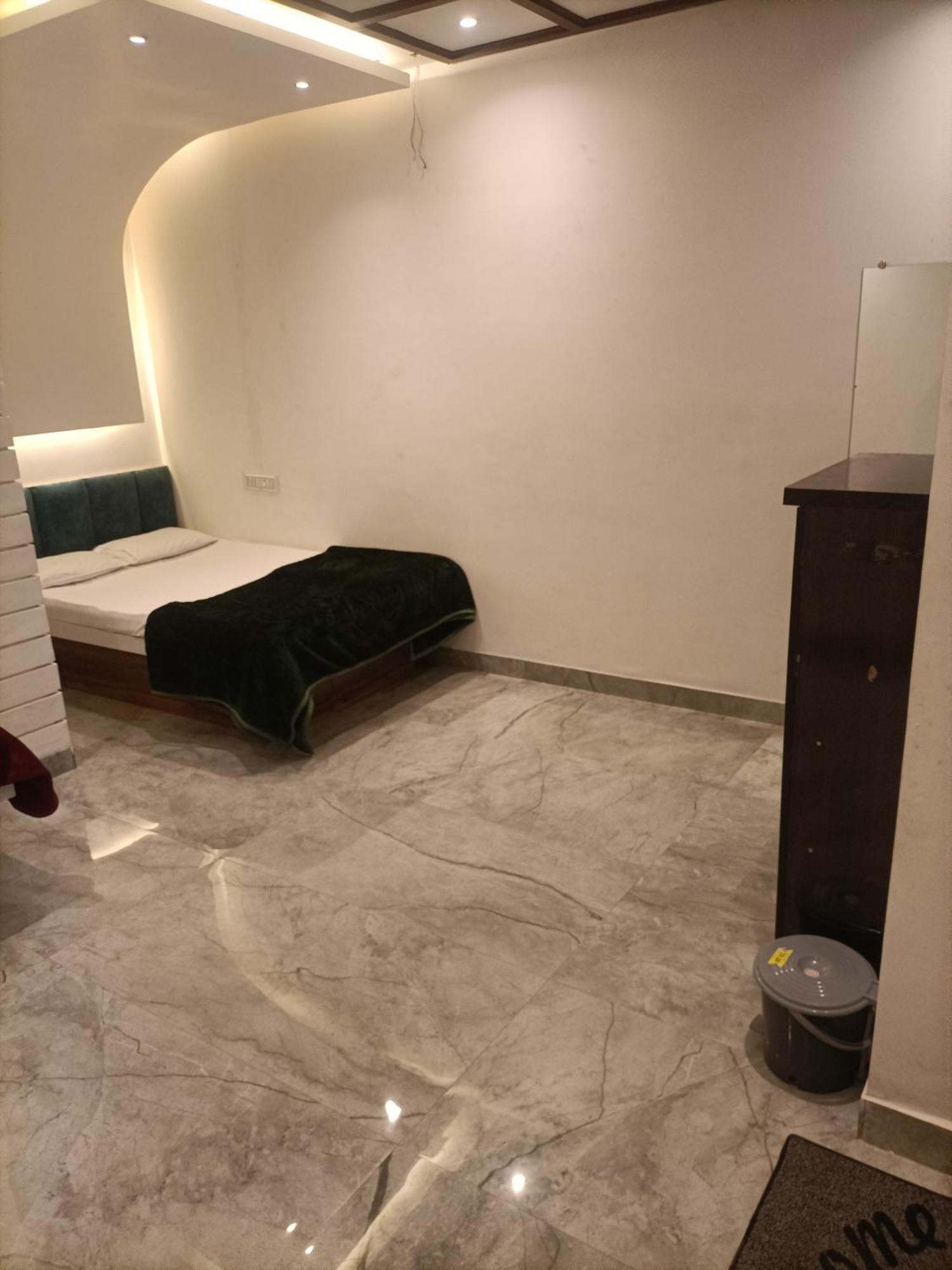 Maharaja Guest House Nashikkar Akalkot Luaran gambar