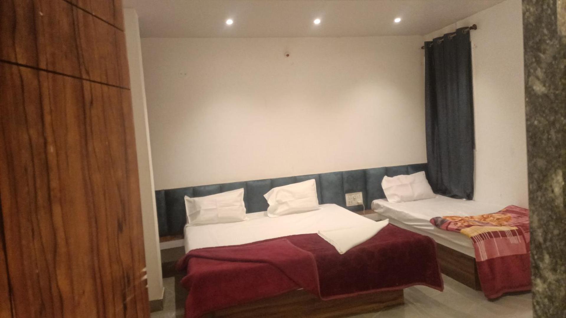 Maharaja Guest House Nashikkar Akalkot Luaran gambar